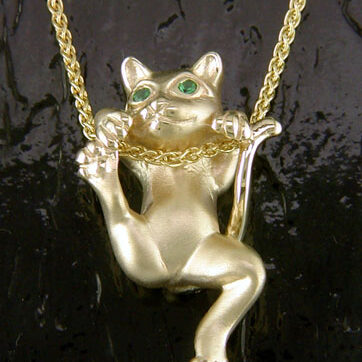 FGP750
14K CAT PENDANT
''SOPHIE'' HANGING STYLE W/ TSAVORITE EYES
SIZE: 1 1/16in. /28mm High
CATEGORY: PENDANT